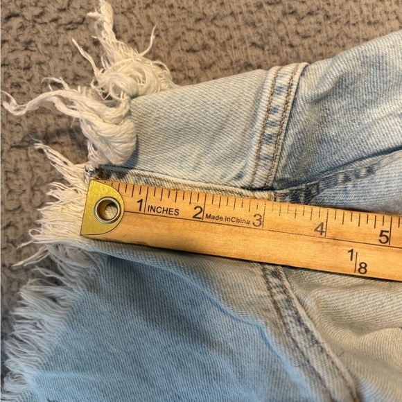 ZARA Distressed denim shorts Size 4 Color Blue - Picture 7 of 10